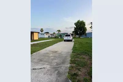 33 Poinsettia Dr, Fort Myers, FL 33905 - Photo 1