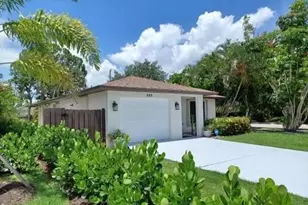 595 93rd Ave N, Naples, FL 34108 - Photo 2