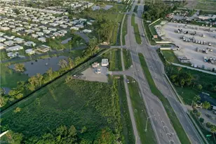 2536 N Tamiami Trl, North Fort Myers, FL 33903 - Photo 2