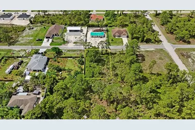1065 Bells St E, Lehigh Acres, FL 33974 - Photo 4