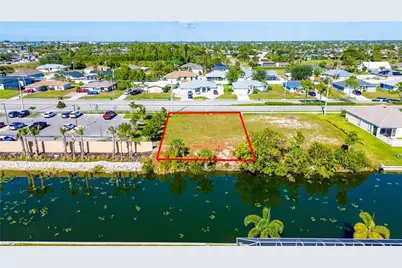 132 Nicholas Pkwy E, Cape Coral, FL 33990 - Photo 4