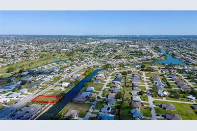 132 Nicholas Pkwy E, Cape Coral, FL 33990 - Photo 8