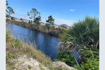 1010 NE 44th Ln, Cape Coral, FL 33909 - Photo 2