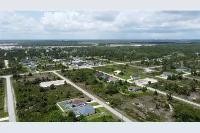 933 Norton Ave S, Lehigh Acres, FL 33974 - Photo 8