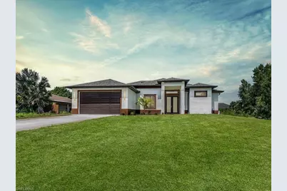 611 Lincoln Ave, Lehigh Acres, FL 33972 - Photo 4