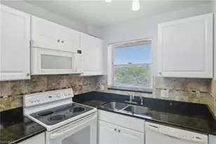 170 Turtle Lake Ct, Naples, FL 34105 - Photo 6