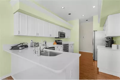 258 Monterey Dr, Naples, FL 34119 - Photo 8