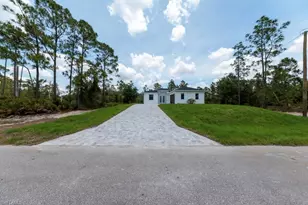 719 Almelia St E, Lehigh Acres, FL 33974 - Photo 4