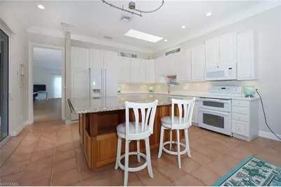 922 Turtle Ct, Naples, FL 34108 - Photo 12