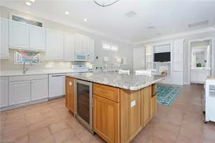 922 Turtle Ct, Naples, FL 34108 - Photo 14