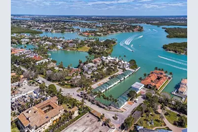 61 Cove Ln, Naples, FL 34102 - Photo 2