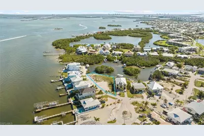 390 Seminole Way, Fort Myers Beach, FL 33931 - Photo 4