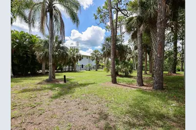 1675 Avion Pl, Naples, FL 34104 - Photo 8