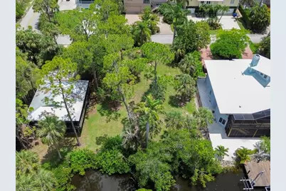 1675 Avion Pl, Naples, FL 34104 - Photo 10