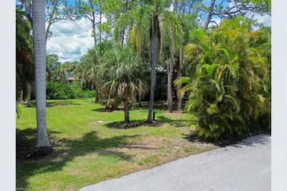 1675 Avion Pl, Naples, FL 34104 - Photo 4