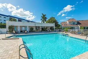 555 Park Shore Dr, Naples, FL 34103 - Photo 32