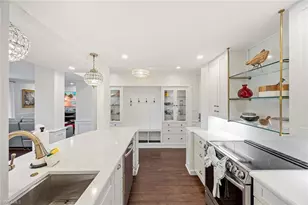 555 Park Shore Dr, Naples, FL 34103 - Photo 16