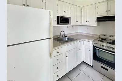 235 Seaview Ct #D2, Marco Island, FL 34145 - Photo 4