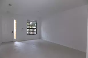 7376 Bristol Cir, Naples, FL 34120 - Photo 6