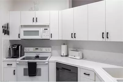 11302 Lakeland Cir, Fort Myers, FL 33913 - Photo 14