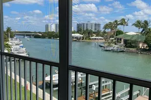 10686 Gulf Shore Dr, Naples, FL 34108 - Photo 24