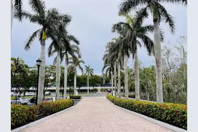 425 Cove Tower Dr #902, Naples, FL 34110 - Photo 2