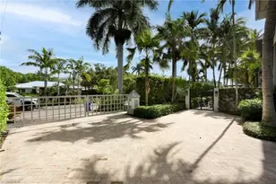 12 6th St S, Naples, FL 34102 - Photo 4