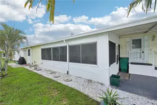 104 Willow Ln, Naples, FL 34114 - Photo 4
