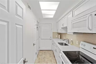 72 7th St S #208, Naples, FL 34102 - Photo 10