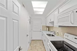 72 7th St S, Naples, FL 34102 - Photo 10