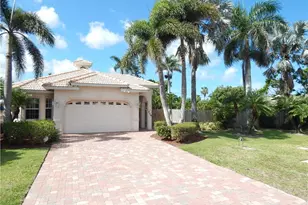 774 105th Ave N, Naples, FL 34108 - Photo 2