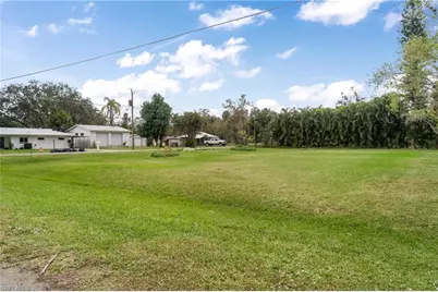 14825 Oakwood Ct, Fort Myers, FL 33905 - Photo 4