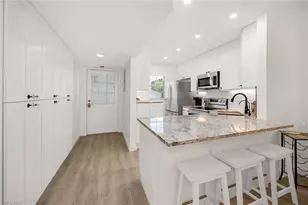 290 Banyan Blvd, Naples, FL 34102 - Photo 6