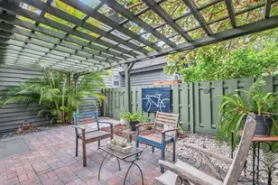 1271 Solana Rd, Naples, FL 34103 - Photo 8