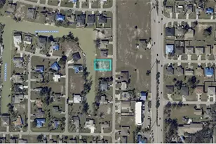 1222 SW Santa Barbara Pl, Cape Coral, FL 33991 - Photo 4