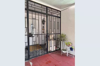 806 W 80 Pl, Hialeah, FL 33014 - Photo 1