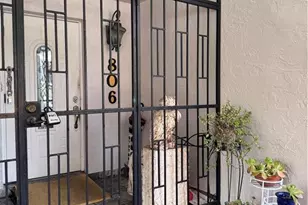 806 W 80th Pl, Hialeah, FL 33014 - Photo 1