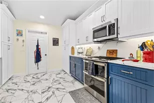 919 NW 6th Pl, Cape Coral, FL 33993 - Photo 8