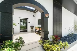 544 Bayside Dr, Fort Myers, FL 33919 - Photo 4