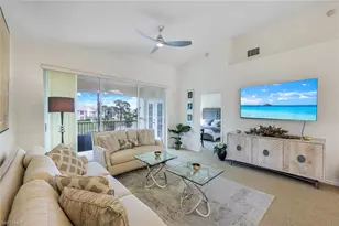 437 Wiggins Lake Ct, Naples, FL 34110 - Photo 4