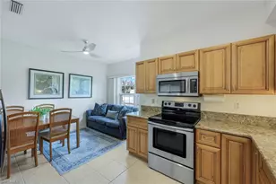 437 Wiggins Lake Ct, Naples, FL 34110 - Photo 6