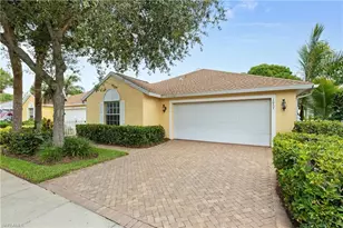 1057 Silverstrand Dr, Naples, FL 34110 - Photo 2