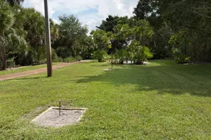 2462 Hidden Lake Dr, Naples, FL 34112 - Photo 34
