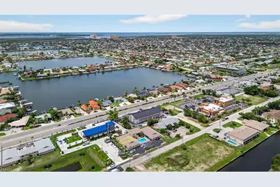 610 SW 47th Ter #2, Cape Coral, FL 33914 - Photo 24