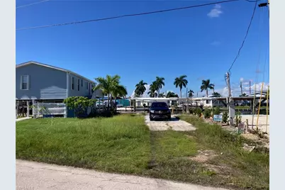 3924 Plumosa Dr, Saint James City, FL 33956 - Photo 2