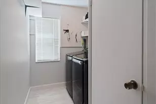 745 Landover Cir, Naples, FL 34104 - Photo 18