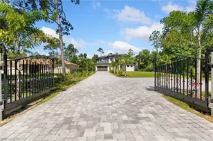 2227 21st St SW, Naples, FL 34117 - Photo 4