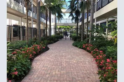 1400 Gulf Shore Blvd N #310, Naples, FL 34102 - Photo 2