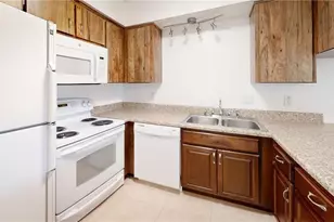2303 NE 6th St, Cape Coral, FL 33909 - Photo 6