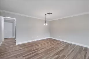 233 Yorkshire Ct, Naples, FL 34112 - Photo 10